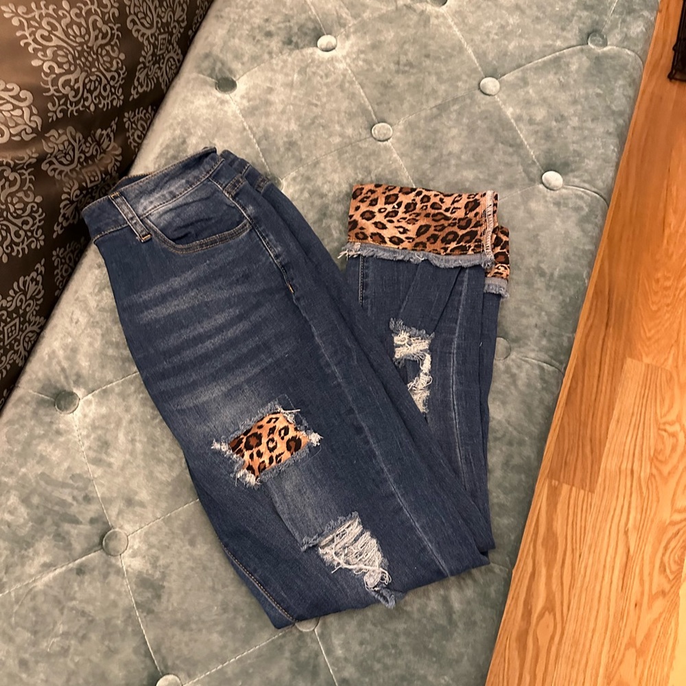 Leopard print cuffed jeans SZ M NWOT